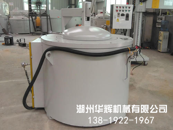 Aluminium alloy melting and holding furnace